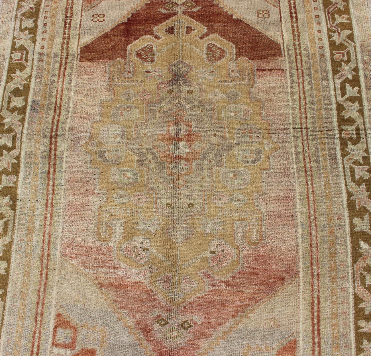 Vintage Turkish Oushak with Large Central Medallion in Cream, Yellow, Brown and Red. Keivan Woven Arts/ rug/TU - UGU - 136095, origin/turkey Measures: 3'7 x 5'8. This vintage Oushak rug features an intricately beautiful design. The central ... - Keivan Woven ArtsTU - UGU - 136095 - 4690Rug
