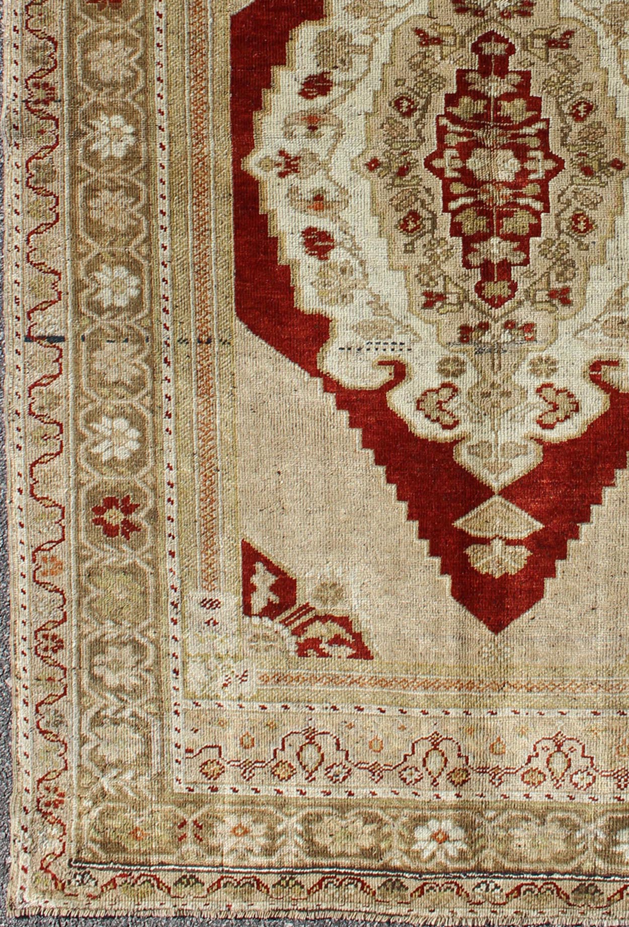 Vintage Turkish Layered Medallion Oushak Rug in Dark Red and Neutrals Measures: 4'10 x 7'4 This vintage, midcentury Turkish Oushak rug features an intricately beautiful design with a traditional aesthetic. The central medallion is surro... - Keivan Woven ArtsTU - UGU - 21 - 2830Rug