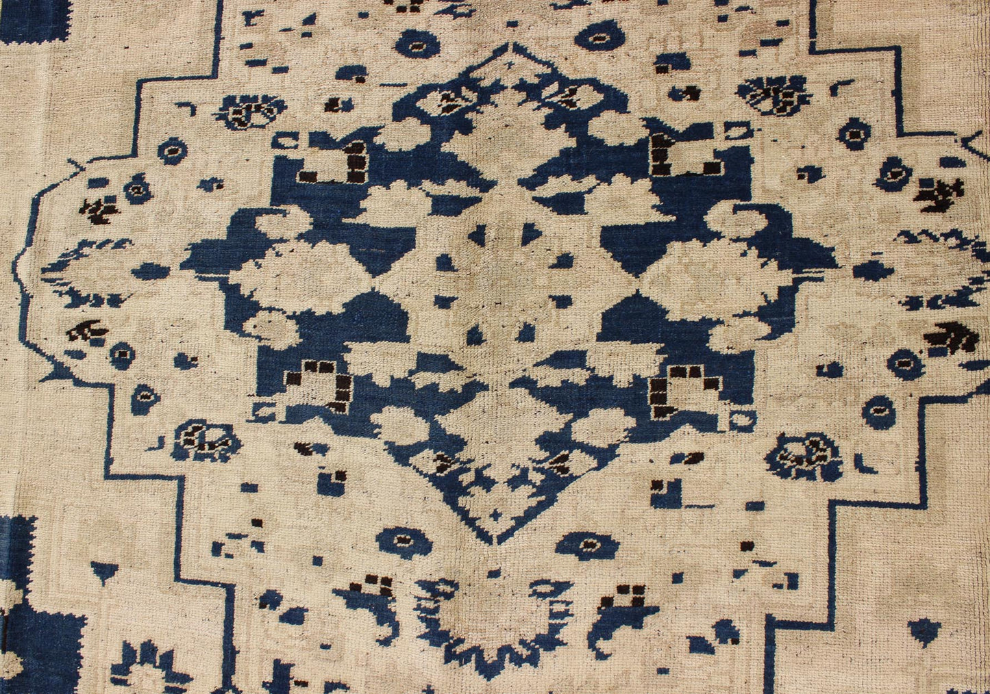 Vintage Turkish Floral Medallion Oushak Rug in Royal Blue and Beige Tones; Measures 7'11 x 10'11 This vintage Oushak features classic Oushak medallion designs, with more contemporary colors. The antique - white field displays a large centra... - Keivan Woven ArtsTU - UGU - 25 - 3132Rug