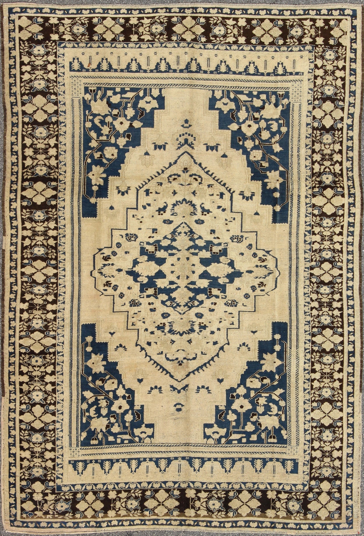 Vintage Turkish Floral Medallion Oushak Rug in Royal Blue and Beige Tones; Measures 7'11 x 10'11 This vintage Oushak features classic Oushak medallion designs, with more contemporary colors. The antique - white field displays a large centra... - Keivan Woven ArtsTU - UGU - 25 - 3132Rug
