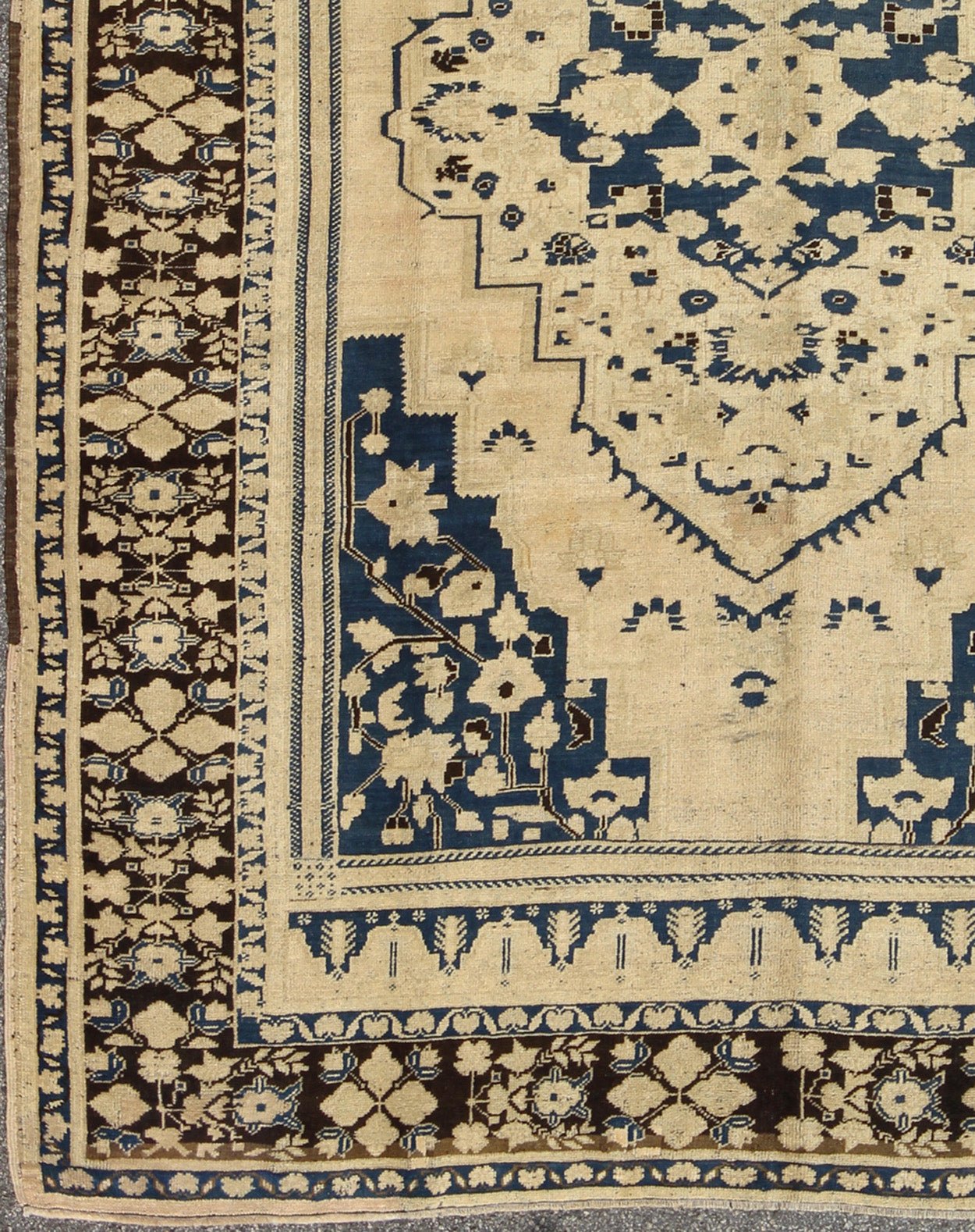 Vintage Turkish Floral Medallion Oushak Rug in Royal Blue and Beige Tones; Measures 7'11 x 10'11 This vintage Oushak features classic Oushak medallion designs, with more contemporary colors. The antique - white field displays a large centra... - Keivan Woven ArtsTU - UGU - 25 - 3132Rug