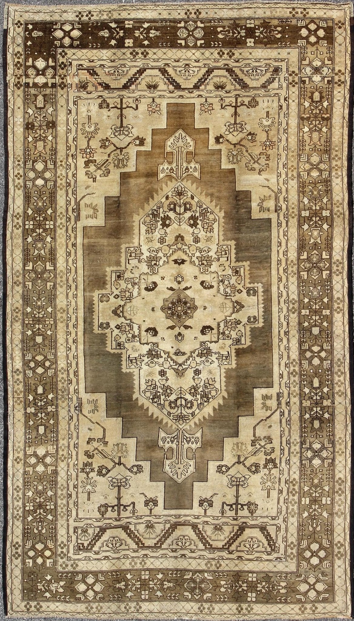 Turkish Oushak Rug with Layered Sub - Geometric Vintage in Shades of Brown & Cream kwarugs Layered medallion sub - geometric vintage Turkish Oushak rug in shades of brown and cream, rug tu - vey - 3284, country of origin / type: Turkey / Oushak, circa 1... - Keivan Woven ArtsTU - UGU - 28 - 3106Rug