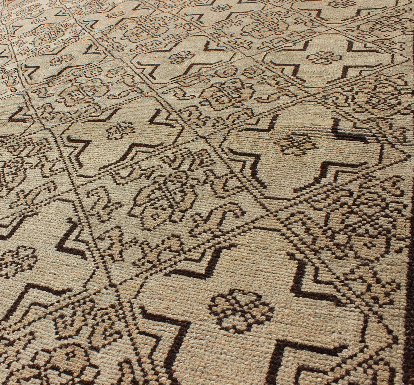 Vintage Oushak Rug with Modern Transitional Design in Dark Brown and Taupe. This unusual Turkish rug is a wonderfully detailed piece with an intricate geometric Mid Century Design is a wonderfully detailed piece with an intricate design that is sure... - Keivan Woven ArtsTU - UGU - 3392 - 5902Rug