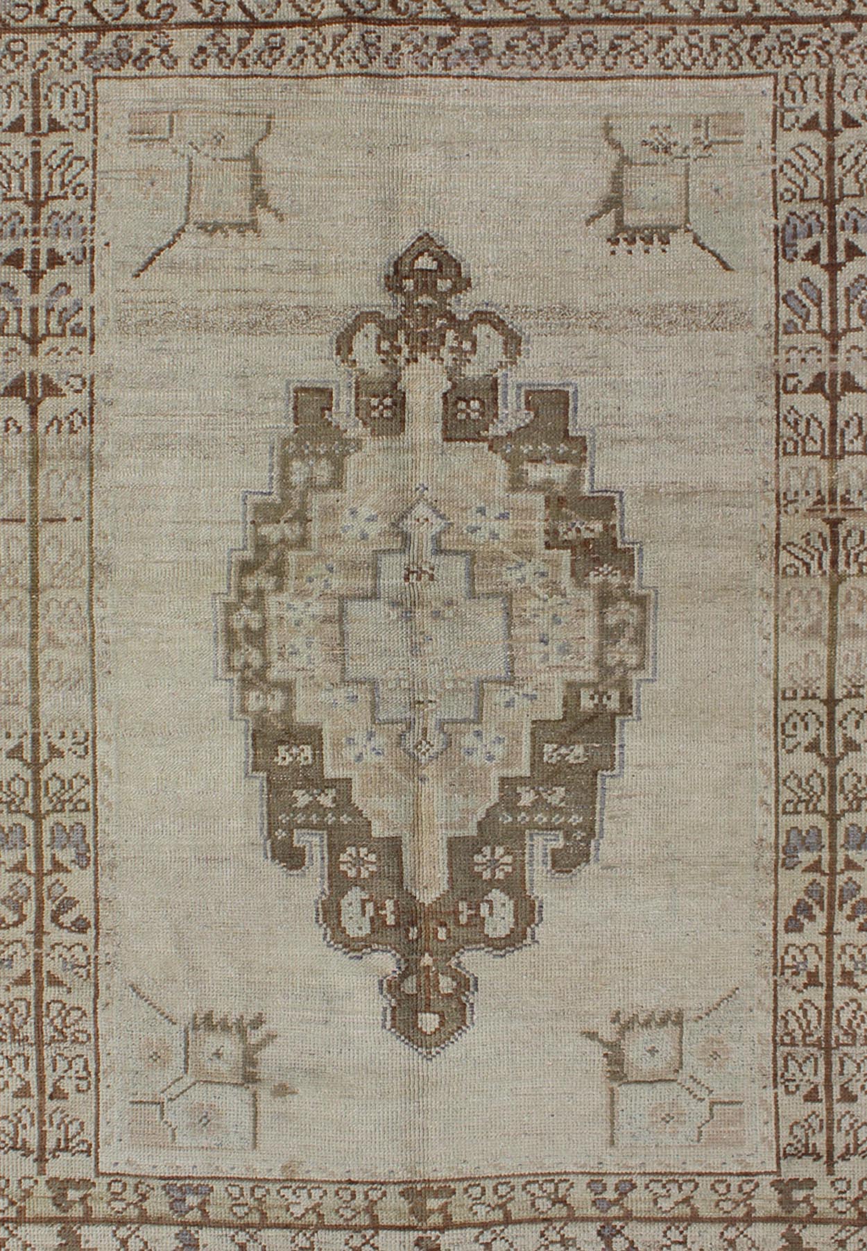 Brown and Taupe Colored Vintage Turkish Oushak Rug with Medallion Design. Stylized Floral Medallion design vintage Oushak rug from Turkey, rug tu - ugu - 35, country of origin / type: Turkey / Oushak, circa 1940 Brown and taupe colored vintage Turki... - Keivan Woven ArtsTU - UGU - 35 - 3110Rug