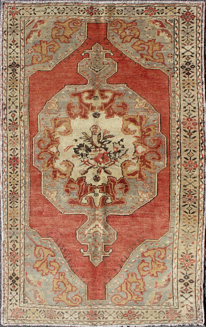 Faded Red and Taupe Vintage Turkish Oushak Rug with Layered Medallion Design kwarugs Layered floral medallion design in red and taupe Oushak vintage rug from Turkey, rug tu - ugu - 44, country of origin / type: Turkey / Oushak, circa 1930 Thi... - Keivan Woven ArtsTU - UGU - 44 - 2840Rug