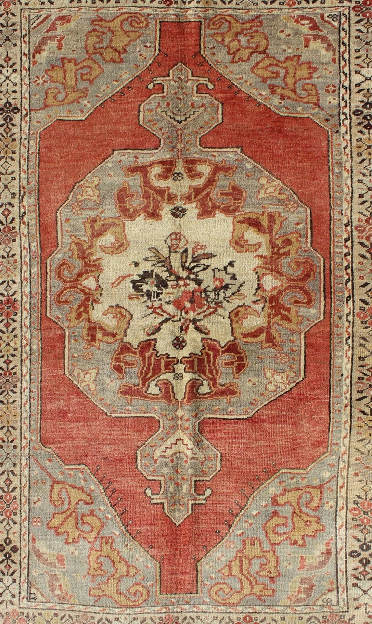 Faded Red and Taupe Vintage Turkish Oushak Rug with Layered Medallion Design kwarugs Layered floral medallion design in red and taupe Oushak vintage rug from Turkey, rug tu - ugu - 44, country of origin / type: Turkey / Oushak, circa 1930 Thi... - Keivan Woven ArtsTU - UGU - 44 - 2840Rug