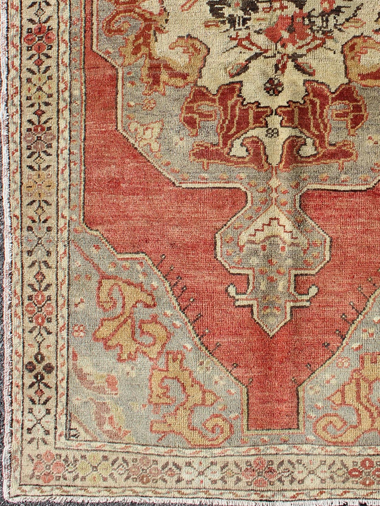 Faded Red and Taupe Vintage Turkish Oushak Rug with Layered Medallion Design kwarugs Layered floral medallion design in red and taupe Oushak vintage rug from Turkey, rug tu - ugu - 44, country of origin / type: Turkey / Oushak, circa 1930 Thi... - Keivan Woven ArtsTU - UGU - 44 - 2840Rug