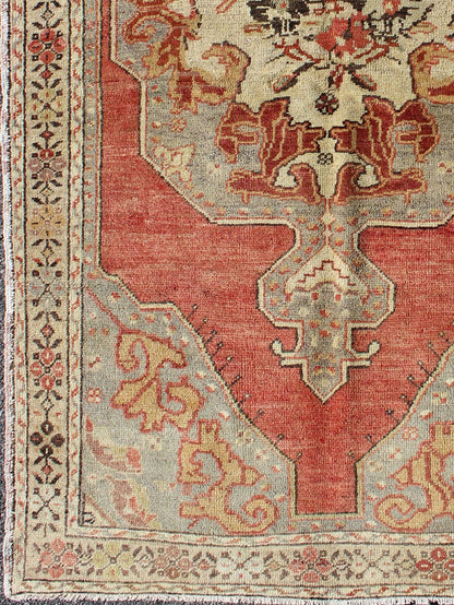 Faded Red and Taupe Vintage Turkish Oushak Rug with Layered Medallion Design kwarugs Layered floral medallion design in red and taupe Oushak vintage rug from Turkey, rug tu - ugu - 44, country of origin / type: Turkey / Oushak, circa 1930 Thi... - Keivan Woven ArtsTU - UGU - 44 - 2840Rug