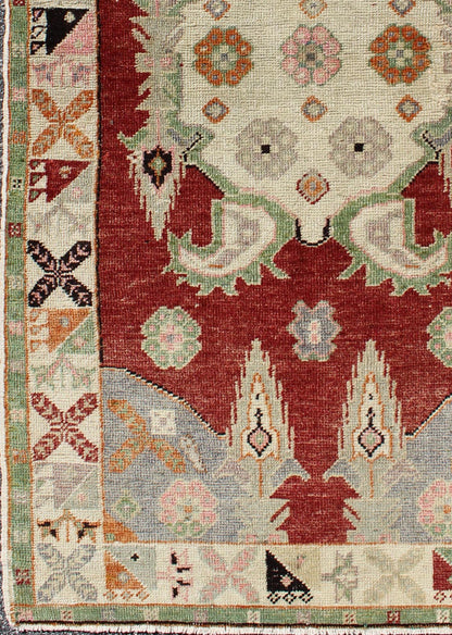 Colorful Vintage Turkish Oushak Rug With Medallion Design in Red and Green. Green and red tribal medallion design Oushak vintage rug from Turkey, Keivan Woven Arts / rug TU - UGU - 49, country of origin / type: Turkey / Oushak, circa 1930. This m... - Keivan Woven ArtsTU - UGU - 49 - 3120Rug