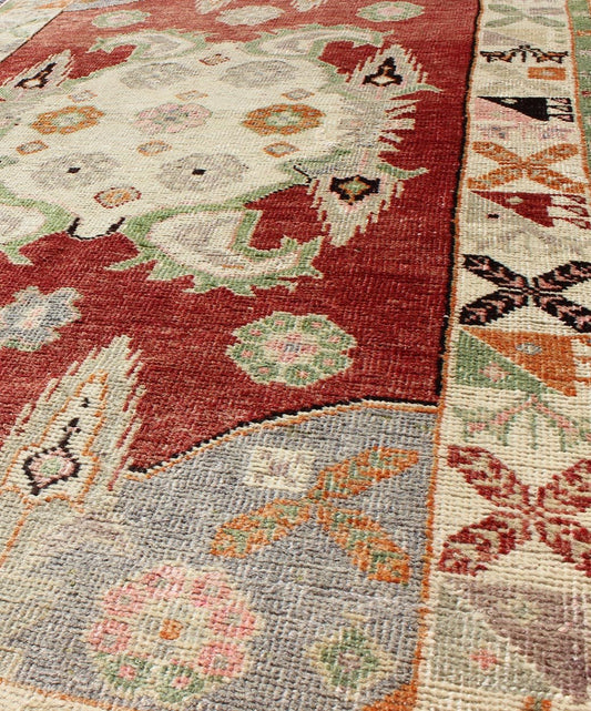 Colorful Vintage Turkish Oushak Rug With Medallion Design in Red and Green. Green and red tribal medallion design Oushak vintage rug from Turkey, Keivan Woven Arts / rug TU - UGU - 49, country of origin / type: Turkey / Oushak, circa 1930. This m... - Keivan Woven ArtsTU - UGU - 49 - 3120Rug