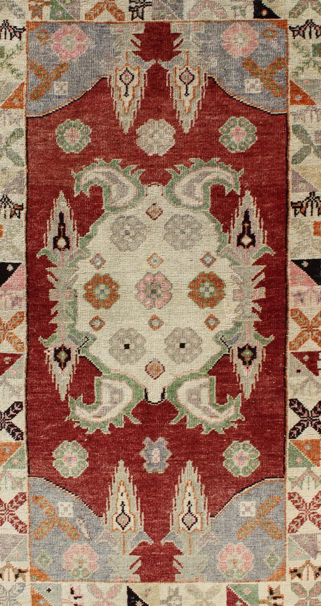 Colorful Vintage Turkish Oushak Rug With Medallion Design in Red and Green. Green and red tribal medallion design Oushak vintage rug from Turkey, Keivan Woven Arts / rug TU - UGU - 49, country of origin / type: Turkey / Oushak, circa 1930. This m... - Keivan Woven ArtsTU - UGU - 49 - 3120Rug