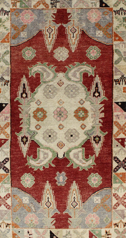 Colorful Vintage Turkish Oushak Rug With Medallion Design in Red and Green. Green and red tribal medallion design Oushak vintage rug from Turkey, Keivan Woven Arts / rug TU - UGU - 49, country of origin / type: Turkey / Oushak, circa 1930. This m... - Keivan Woven ArtsTU - UGU - 49 - 3120Rug