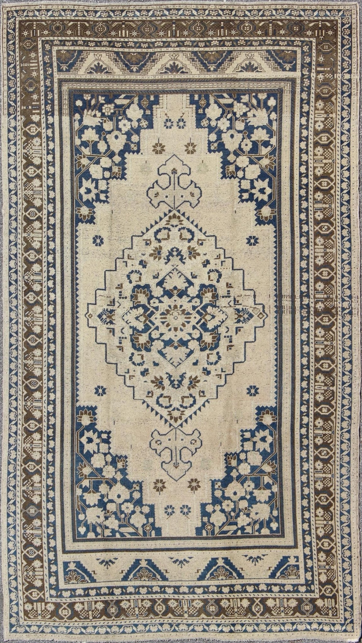 Vintage Turkish Oushak Rug with Medium Blue, Brown and Cream Colors. Vintage Turkish Oushak rug, Rug TU - UGU - 54, country of origin / type: Turkey / Oushak, circa mid - 20th century. This exquisite vintage Turkish Oushak features a star medal... - Keivan Woven ArtsTU - UGU - 54 - 2848Rug