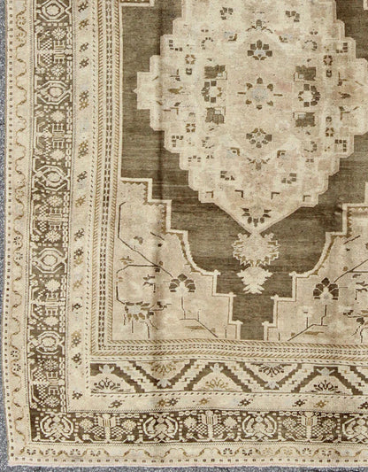 Earth Tone Vintage Turkish Oushak Rug with Tribal Geometric Designs kwarugs Medallion geometric tribal design Oushak rug vintage from Turkey, rug tu - ugu - 95066, country of origin / type: Turkey / Oushak, circa 1940 This striking Turkish Ou... - Keivan Woven ArtsTU - UGU - 95066 - 3874Rug