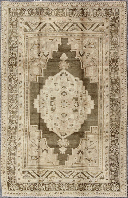 Earth Tone Vintage Turkish Oushak Rug with Tribal Geometric Designs kwarugs Medallion geometric tribal design Oushak rug vintage from Turkey, rug tu - ugu - 95066, country of origin / type: Turkey / Oushak, circa 1940 This striking Turkish Ou... - Keivan Woven ArtsTU - UGU - 95066 - 3874Rug