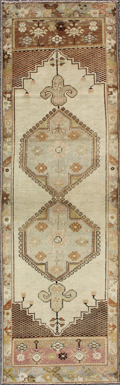 Regal vintage Turkish Oushak rug with dual medallion design in nude and brown, rug tu - ugu - 95159, country of origin / type: Turkey / Oushak, circa 1940 This vintage Turkish Oushak carpet (circa mid - 20th century) features a tribal, central dual - me... - Keivan Woven ArtsTU - UGU - 95159 - 4642Rug