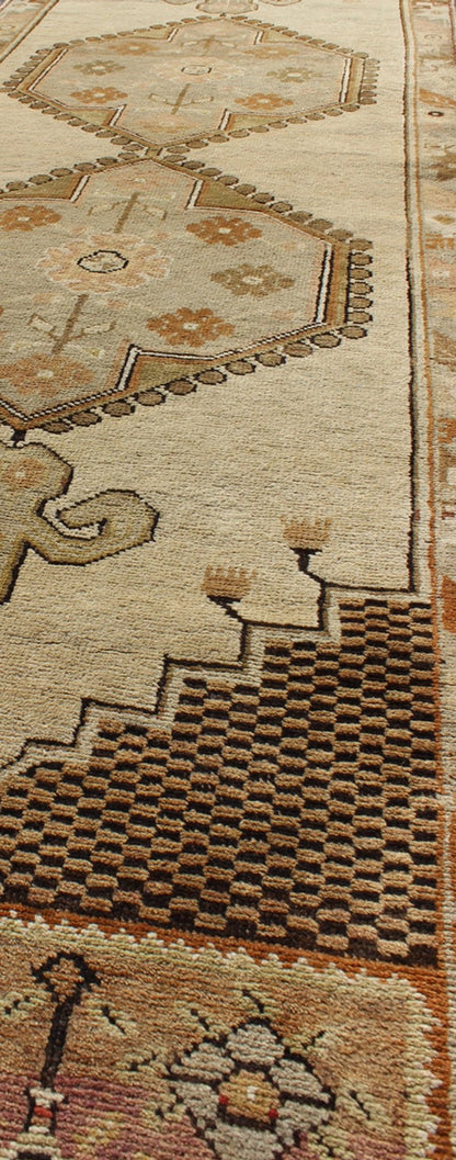 Regal vintage Turkish Oushak rug with dual medallion design in nude and brown, rug tu - ugu - 95159, country of origin / type: Turkey / Oushak, circa 1940 This vintage Turkish Oushak carpet (circa mid - 20th century) features a tribal, central dual - me... - Keivan Woven ArtsTU - UGU - 95159 - 4642Rug