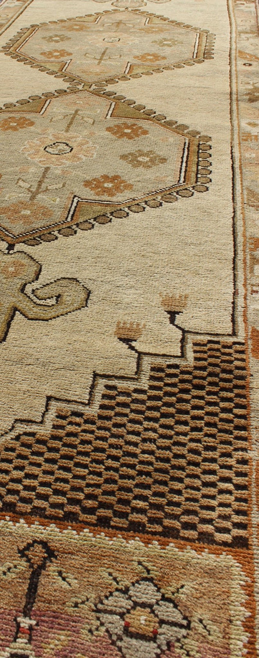 Regal vintage Turkish Oushak rug with dual medallion design in nude and brown, rug tu - ugu - 95159, country of origin / type: Turkey / Oushak, circa 1940 This vintage Turkish Oushak carpet (circa mid - 20th century) features a tribal, central dual - me... - Keivan Woven ArtsTU - UGU - 95159 - 4642Rug