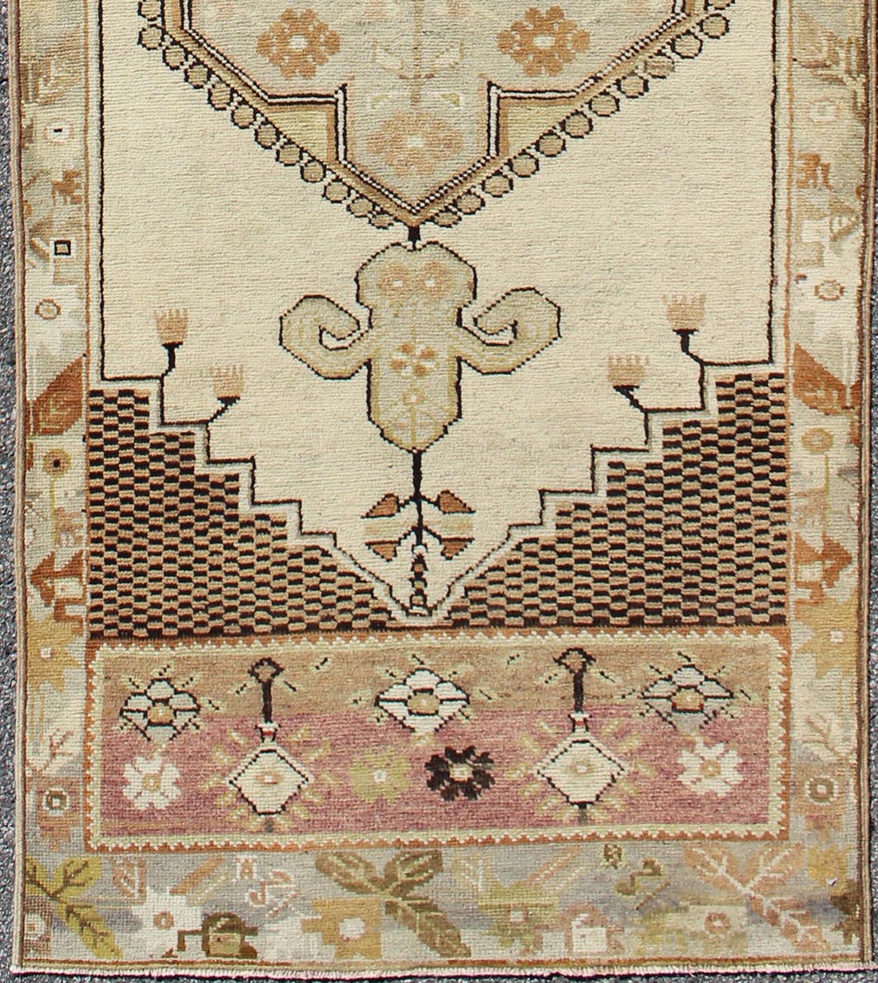 Regal vintage Turkish Oushak rug with dual medallion design in nude and brown, rug tu - ugu - 95159, country of origin / type: Turkey / Oushak, circa 1940 This vintage Turkish Oushak carpet (circa mid - 20th century) features a tribal, central dual - me... - Keivan Woven ArtsTU - UGU - 95159 - 4642Rug