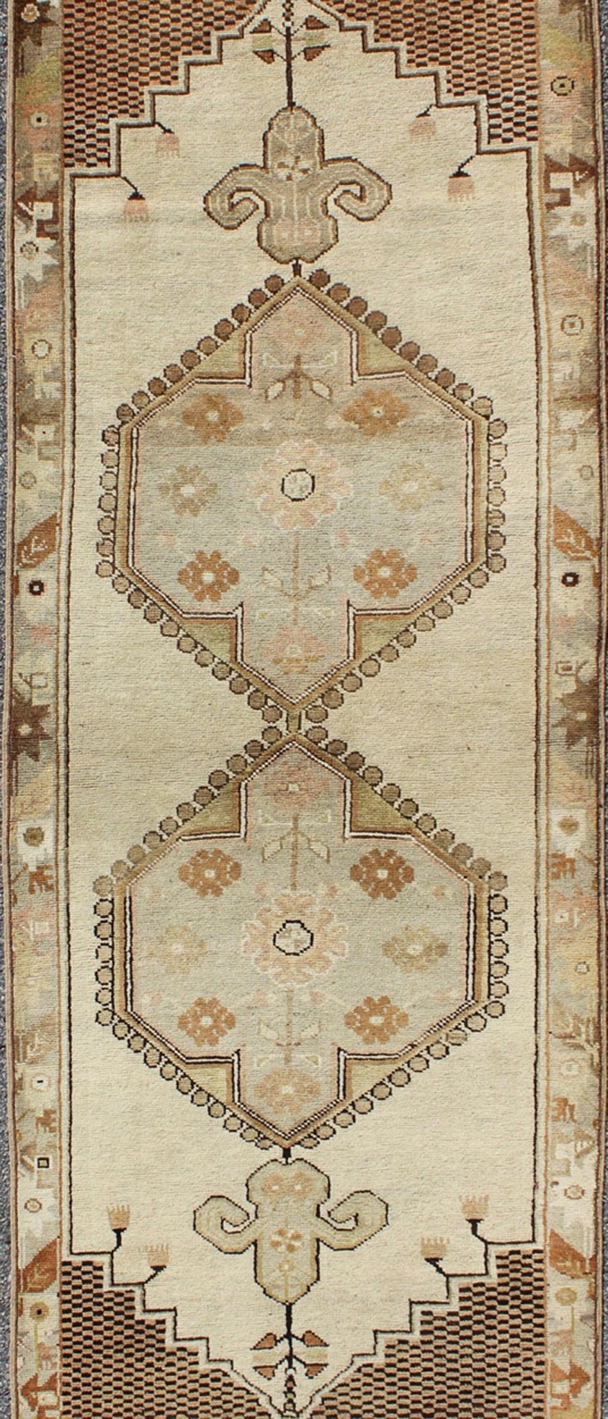 Regal vintage Turkish Oushak rug with dual medallion design in nude and brown, rug tu - ugu - 95159, country of origin / type: Turkey / Oushak, circa 1940 This vintage Turkish Oushak carpet (circa mid - 20th century) features a tribal, central dual - me... - Keivan Woven ArtsTU - UGU - 95159 - 4642Rug