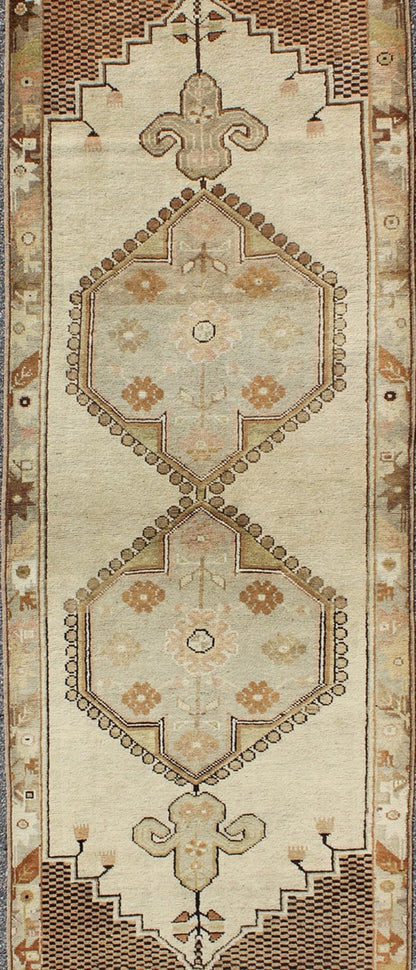 Regal vintage Turkish Oushak rug with dual medallion design in nude and brown, rug tu - ugu - 95159, country of origin / type: Turkey / Oushak, circa 1940 This vintage Turkish Oushak carpet (circa mid - 20th century) features a tribal, central dual - me... - Keivan Woven ArtsTU - UGU - 95159 - 4642Rug