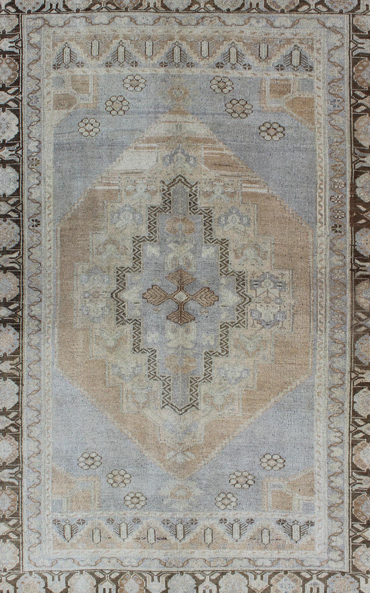Periwinkle blue and tan vintage Turkish Oushak rug with layered medallion, Keivan Woven Arts / rug tu - ugu - 95167, country of origin / type: Turkey / Oushak, circa 1940s Periwinkle Blue and Tan Vintage hand Knotted Turkish Oushak Rug With Layered ... - Keivan Woven ArtsTU - UGU - 95167 - 4656Rug