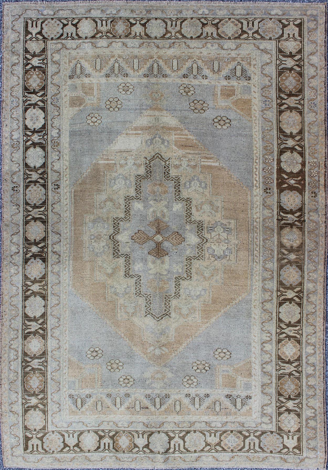 Periwinkle blue and tan vintage Turkish Oushak rug with layered medallion, Keivan Woven Arts / rug tu - ugu - 95167, country of origin / type: Turkey / Oushak, circa 1940s Periwinkle Blue and Tan Vintage hand Knotted Turkish Oushak Rug With Layered ... - Keivan Woven ArtsTU - UGU - 95167 - 4656Rug