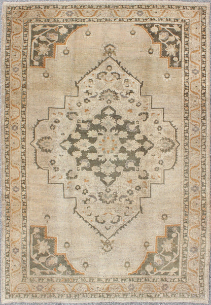 Vintage Turkish Oushak Rug with Floral Medallion Design in Light Tones, in neutrals, light orange and gray green. Keivan Woven Arts/ rug TU - VEY - 136071, country of origin / type: Turkey / Oushak, circa 1940 Measures: 5'5 x 8'6 This strikin... - Keivan Woven ArtsTU - VEY - 136071 - 5116Rug