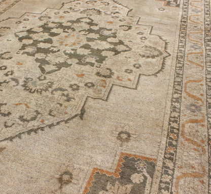 Vintage Turkish Oushak Rug with Floral Medallion Design in Light Tones, in neutrals, light orange and gray green. Keivan Woven Arts/ rug TU - VEY - 136071, country of origin / type: Turkey / Oushak, circa 1940 Measures: 5'5 x 8'6 This strikin... - Keivan Woven ArtsTU - VEY - 136071 - 5116Rug