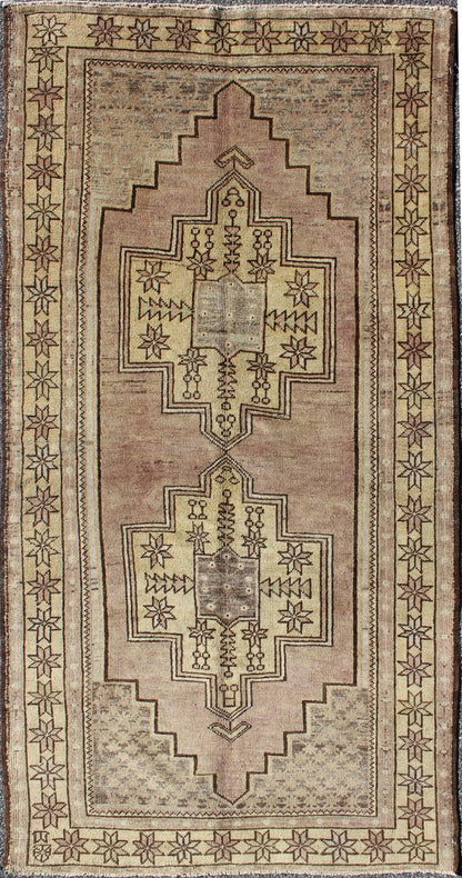 Duel Medallion vintage Oushak rug from Turkey, Keivan Woven Arts/ rug /TU - VEY - 136538, country of origin / type: Turkey / Oushak, circa 1940 Measures: 3'9 x 7'6. This vintage Turkish Oushak rug features a dual medallion design, with small ... - Keivan Woven ArtsTU - VEY - 136538 - 5122Rug