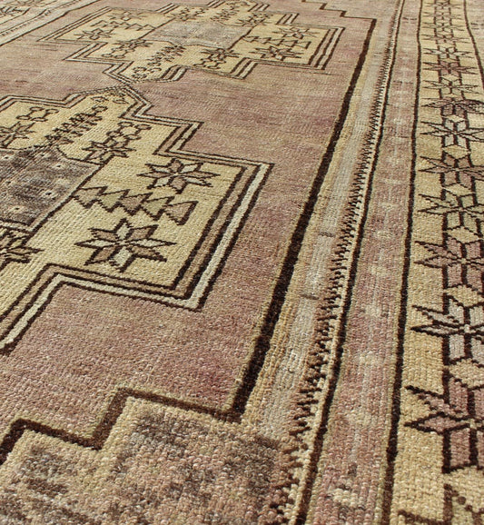 Duel Medallion vintage Oushak rug from Turkey, Keivan Woven Arts/ rug /TU - VEY - 136538, country of origin / type: Turkey / Oushak, circa 1940 Measures: 3'9 x 7'6. This vintage Turkish Oushak rug features a dual medallion design, with small ... - Keivan Woven ArtsTU - VEY - 136538 - 5122Rug