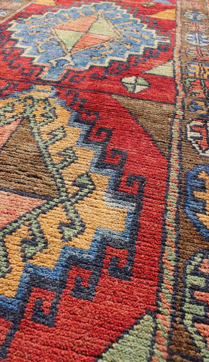 Hand Knotted Vintage Turkish Oushak Runner with Geometric Tribal Design Hand Knotted Vintage Turkish Oushak Runner with Geometric Tribal Design, Keivan Woven Arts / TU - VEY - 4608, mid - 20th century . Turkish Oushak Vintage Runner. This vinta... - Keivan Woven ArtsTU - VEY - 4608 - 8094