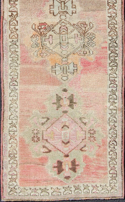 Vintage Turkish Oushak Runner with Medallion Design in Pink, Light Green & Taupe. Multi - Toned Medallion Oushak Carpet, rug tu - vey - 4811, country of origin / type: Turkey / Oushak, circa 1940. This Oushak Narrow runner from mid - 20th century Turkey ... - Keivan Woven ArtsTU - VEY - 4811 - 10812Rug