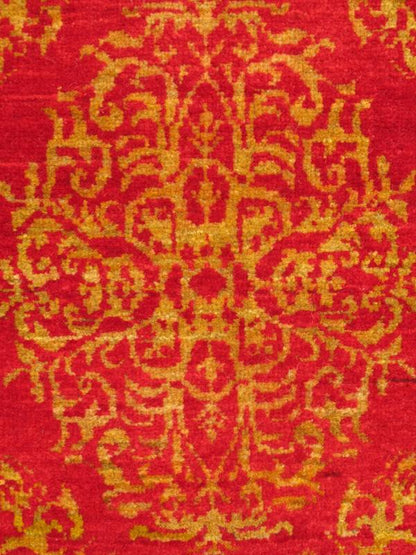 Antique Turkish Ottoman Rug With Floral Medallion in Red, green and Gold Keivan Woven Arts rug TU - VEY - 9, country of origin / type: Turkey / Ottoman, circa 1920 Handwoven in Turkey, this antique Ottoman rug creates a dynamic aesthetic th... - Keivan Woven ArtsTU - VEY - 9 - 2938Rug