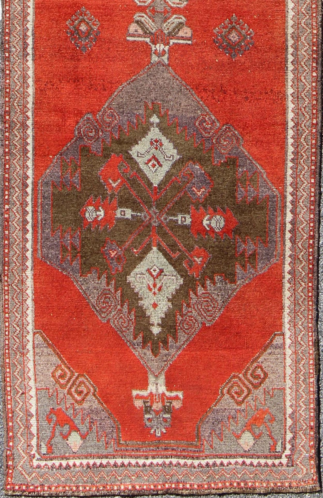 Keivan Woven Arts, Tu - Vey - 95060, 1930s Vintage Turkish Oushak Runner - Red and brown Vintage Turkish Oushak runner with three Medallion Design, rug, country of origin / type: Turkey / Oushak, circa 1930 This beautiful vintage Oushak runner fro... - Keivan Woven ArtsTU - VEY - 95060 - 3606Rug