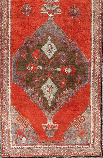 Keivan Woven Arts, Tu - Vey - 95060, 1930s Vintage Turkish Oushak Runner - Red and brown Vintage Turkish Oushak runner with three Medallion Design, rug, country of origin / type: Turkey / Oushak, circa 1930 This beautiful vintage Oushak runner fro... - Keivan Woven ArtsTU - VEY - 95060 - 3606Rug