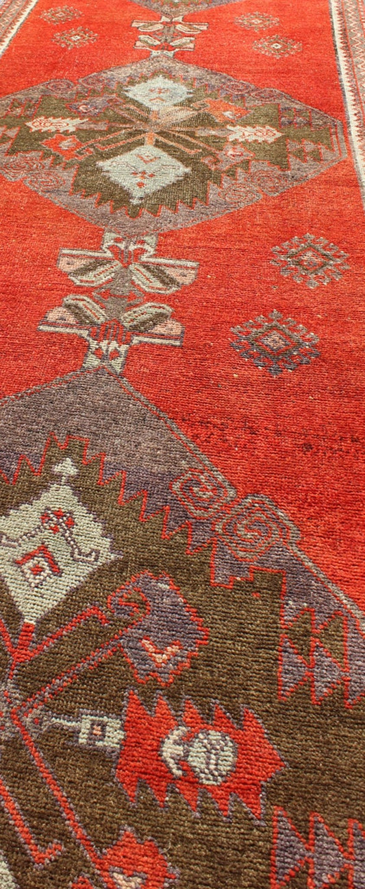 Keivan Woven Arts, Tu - Vey - 95060, 1930s Vintage Turkish Oushak Runner - Red and brown Vintage Turkish Oushak runner with three Medallion Design, rug, country of origin / type: Turkey / Oushak, circa 1930 This beautiful vintage Oushak runner fro... - Keivan Woven ArtsTU - VEY - 95060 - 3606Rug