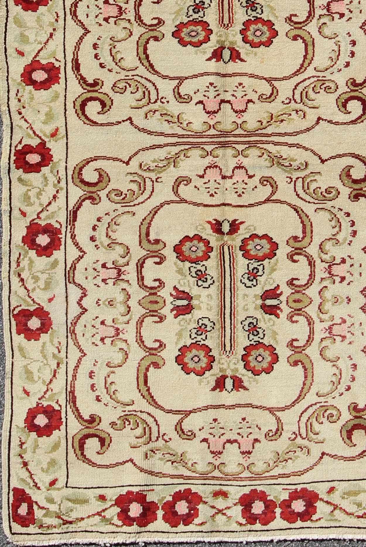 Vintage Turkish Runner with Floral Deco Design in Cream and Red and Green. Vintage Turkish Oushak Gallery Runner in Art Deco design and floral pattern. Keivan Woven Arts / rug TU - YUN - 136072, Turkey / Oushak, circa mid - 20th Century. This b... - Keivan Woven ArtsTU - YUN - 136072 - 5126Rug