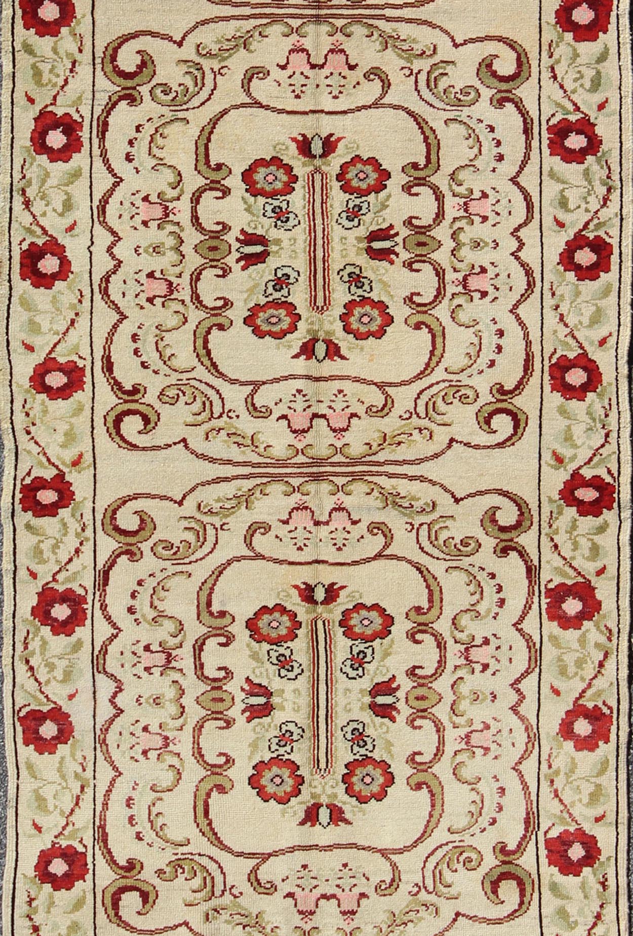 Vintage Turkish Runner with Floral Deco Design in Cream and Red and Green. Vintage Turkish Oushak Gallery Runner in Art Deco design and floral pattern. Keivan Woven Arts / rug TU - YUN - 136072, Turkey / Oushak, circa mid - 20th Century. This b... - Keivan Woven ArtsTU - YUN - 136072 - 5126Rug