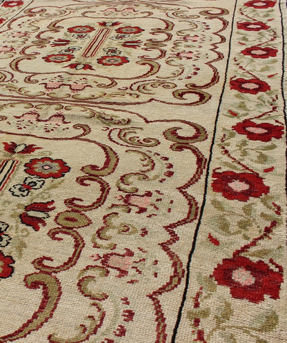 Vintage Turkish Runner with Floral Deco Design in Cream and Red and Green. Vintage Turkish Oushak Gallery Runner in Art Deco design and floral pattern. Keivan Woven Arts / rug TU - YUN - 136072, Turkey / Oushak, circa mid - 20th Century. This b... - Keivan Woven ArtsTU - YUN - 136072 - 5126Rug