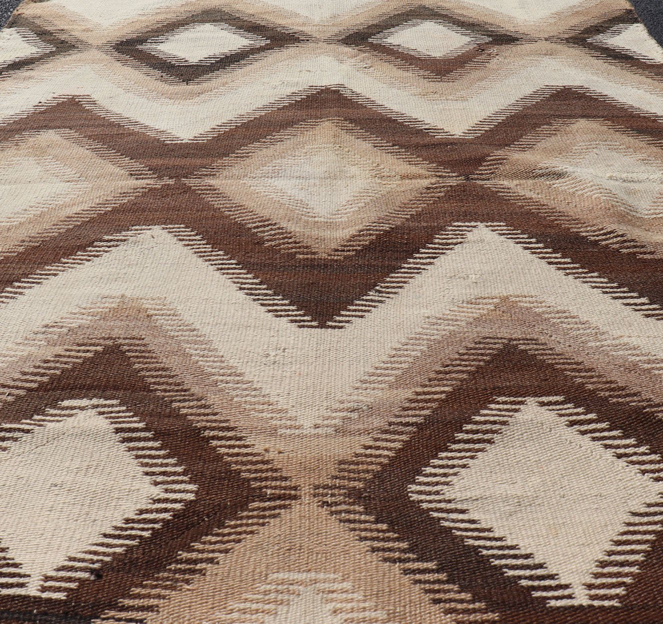 Measures: 3'9 x 5'7 American Navajo Rug with Geometric Diamond All - Over Design in Tan, Brown, Cream. Keivan Woven Arts / rug W22 - 0901, country of origin / type: United States of America / Navajo, circa early - 20th Century. This intriguing vin... - Keivan Woven ArtsW22 - 0901 - 21367Rug