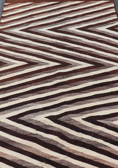 Large Early Navajo Tribal Rug with Large Zig - Zag Design in Brown, Ivory Native American Navajo Tribal Rug with Large Zig - Zag Design. Keivan Woven Arts / rug W22 - 0902, country of origin / type: America / Navajo, circa early - 20th Century. ... - Keivan Woven ArtsW22 - 0902 - 21373Rug