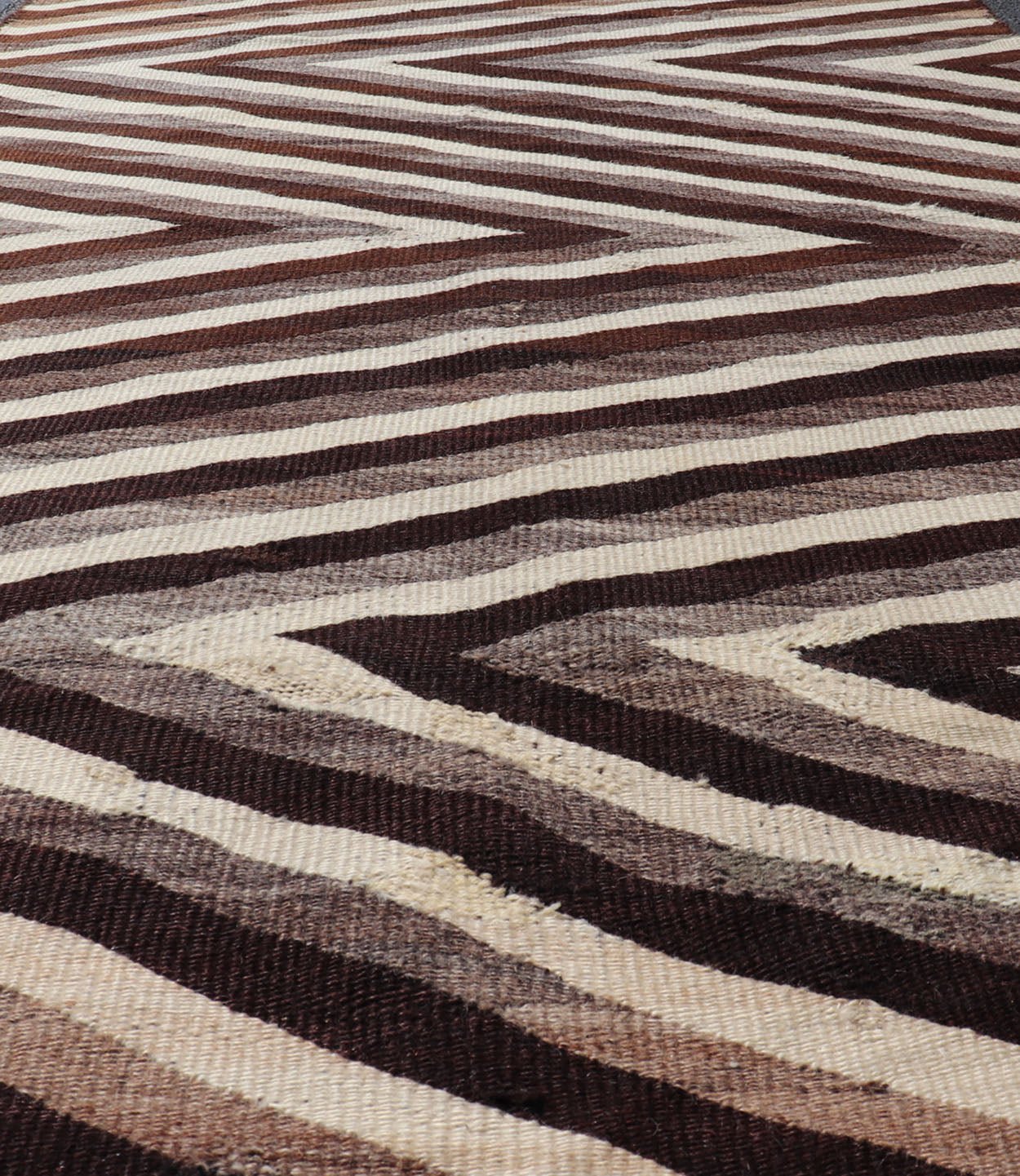Large Early Navajo Tribal Rug with Large Zig - Zag Design in Brown, Ivory Native American Navajo Tribal Rug with Large Zig - Zag Design. Keivan Woven Arts / rug W22 - 0902, country of origin / type: America / Navajo, circa early - 20th Century. ... - Keivan Woven ArtsW22 - 0902 - 21373Rug