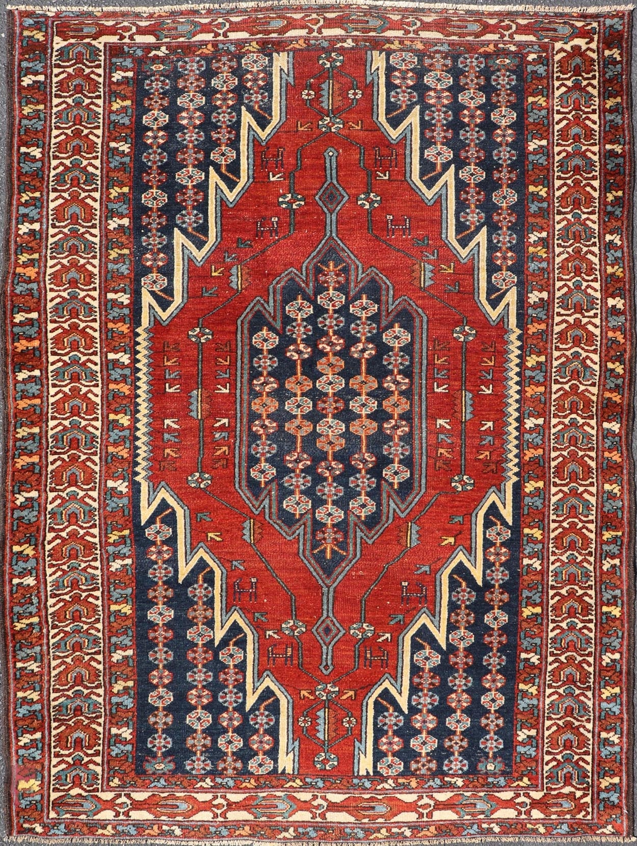 Antique Persian Malayer Rug with Medallion and Geometric Design in Multicolor. Keivan Woven Arts / rug X23 - 0111, country of origin / type: Iran / Malayer, circa 1900. Measures: 4'7 x 6'4 This Antique Malayer rug hailing from Persia features a la... - Keivan Woven ArtsX23 - 0111 - 22836Rug