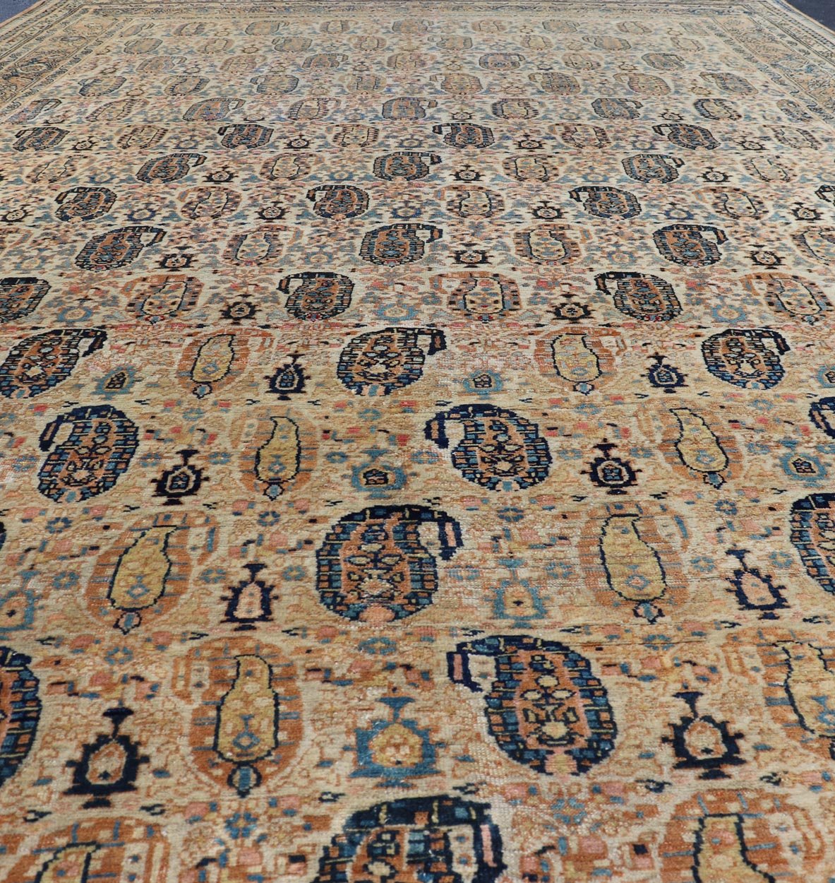 Antique Faraghan Persian Rug in Cream Color Background With Paisley's With Blue. Keivan Woven Arts / Rug / X23 - 0401 - 154, Faraghan Antique Faraghan, Antique Sarouk. Measures: 8'6 x 13'3 This exquisite antique Faraghan fine Persian rug displays a ... - Keivan Woven ArtsX23 - 0401 - 154 - 24259Rugs