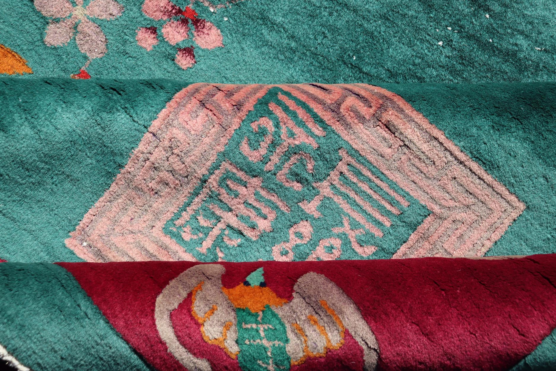 Chinese Art Deco Rug with Large Vining Flowers Keivan Woven Arts. Keivan Woven Arts / rug X23 - 1002, country of origin / type: China / Art Deco, circa 1920. Measures: 9'6 x 13'5 Alive with color, this beautiful antique Art Deco Chinese rug (circa... - Keivan Woven ArtsX23 - 1002 - 25612Rug